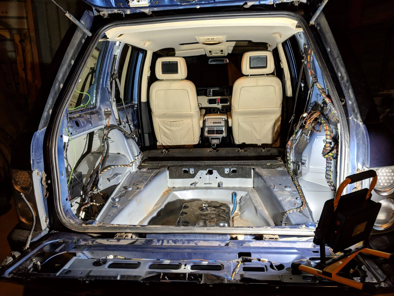 Illustration for article titled Drunkenly Playing Gran Turismo Inspired This Real-Life Range Rover Race Car